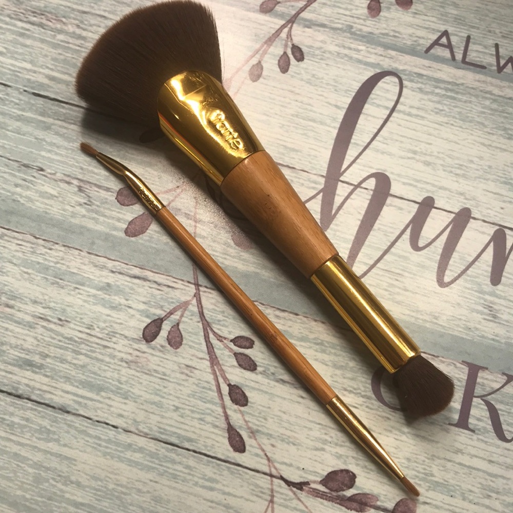 Makeup brushes